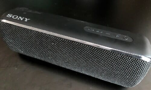 『SONY SRS-XB32 レビュー』有線でもBluetoothでも使えて、持ち運べる高音質スピーカー…！